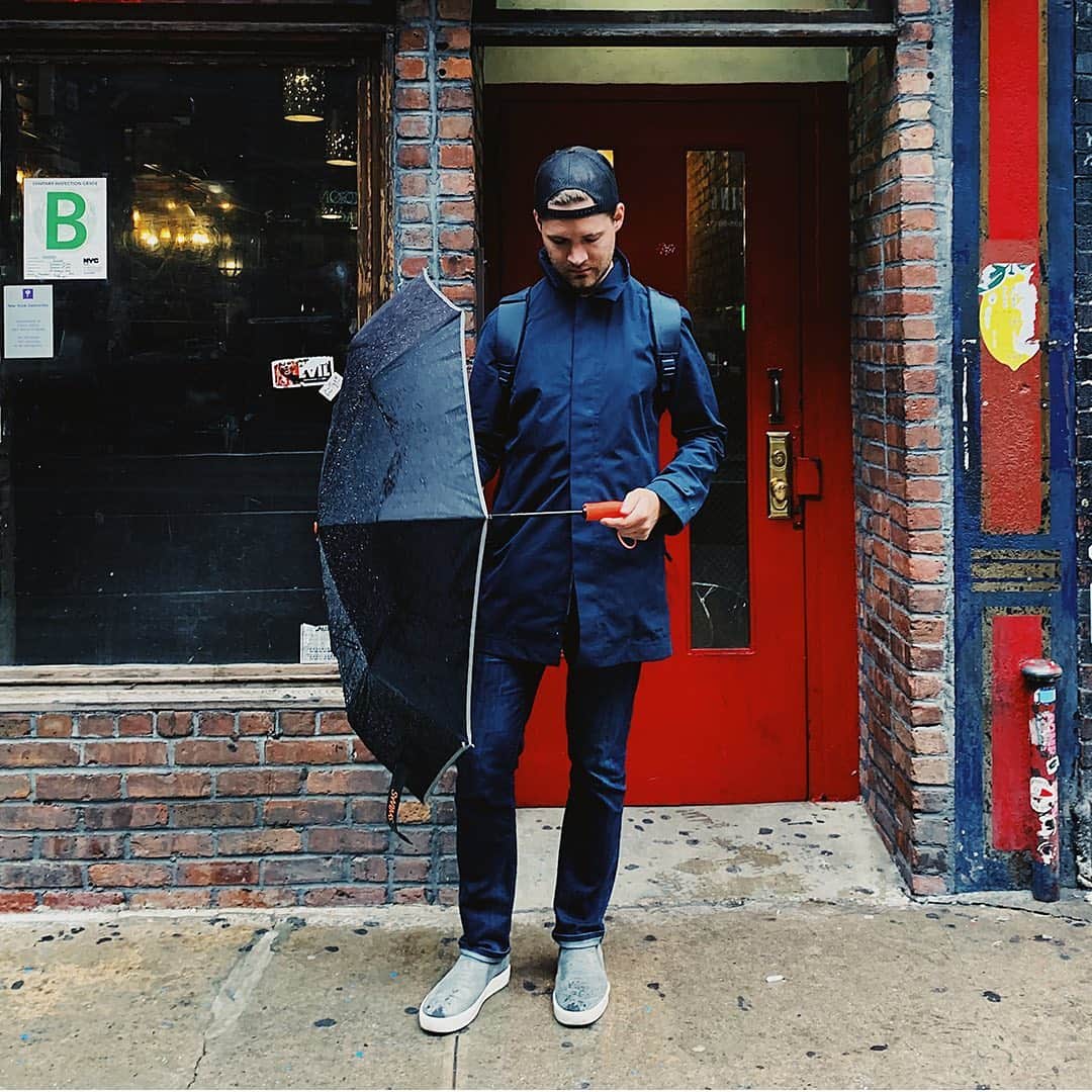 スイムズのインスタグラム：「We designed our FW 2019 collection to adapt to the changing needs of the modern guy. Get your season essentials now. #fall2019 #menswear #mensaccessories 📸: @iamjosephgerard」