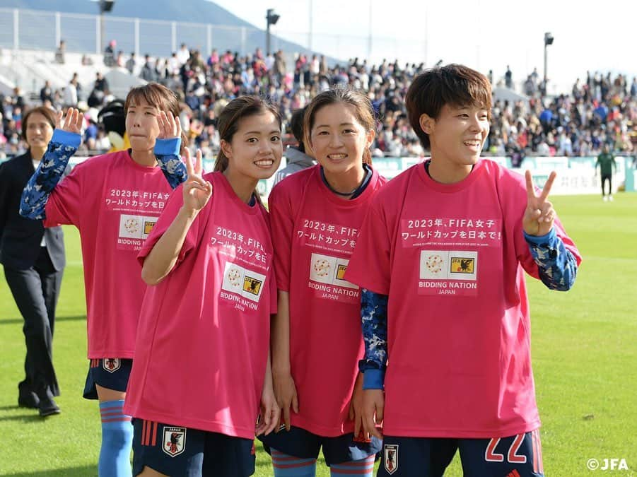 日本サッカー協会さんのインスタグラム写真 - (日本サッカー協会Instagram)「📸試合後には、「FIFA女子ワールドカップ2023日本招致」をPR！ ・ #nadeshiko #なでしこジャパン #女子サッカー #TimetoFly2023 --------------------- MS&ADカップ2019 なでしこジャパン🇯🇵2-0🇿🇦南アフリカ女子代表 ⚽️20分 #熊谷紗希 ⚽️41分 #菅澤優衣香 ・ 📅2019/11/10(日) 12:45KO 📍北九州スタジアム ・ 💁‍♀️マッチレポートはJFA.jpへ！」11月12日 1時06分 - japanfootballassociation