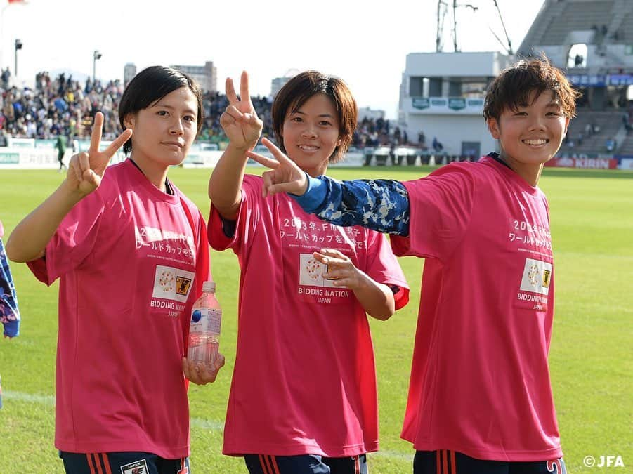 日本サッカー協会さんのインスタグラム写真 - (日本サッカー協会Instagram)「📸試合後には、「FIFA女子ワールドカップ2023日本招致」をPR！ ・ #nadeshiko #なでしこジャパン #女子サッカー #TimetoFly2023 --------------------- MS&ADカップ2019 なでしこジャパン🇯🇵2-0🇿🇦南アフリカ女子代表 ⚽️20分 #熊谷紗希 ⚽️41分 #菅澤優衣香 ・ 📅2019/11/10(日) 12:45KO 📍北九州スタジアム ・ 💁‍♀️マッチレポートはJFA.jpへ！」11月12日 1時06分 - japanfootballassociation