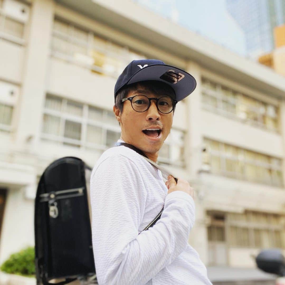田村淳のインスタグラム：「大人が通える小学校みたいなことができないか？画策してます…ネット上でも通える小学校…大人なら誰でも入学できます。  お試し開校したら 入学したい人いますか🤚  #大人の小学校」