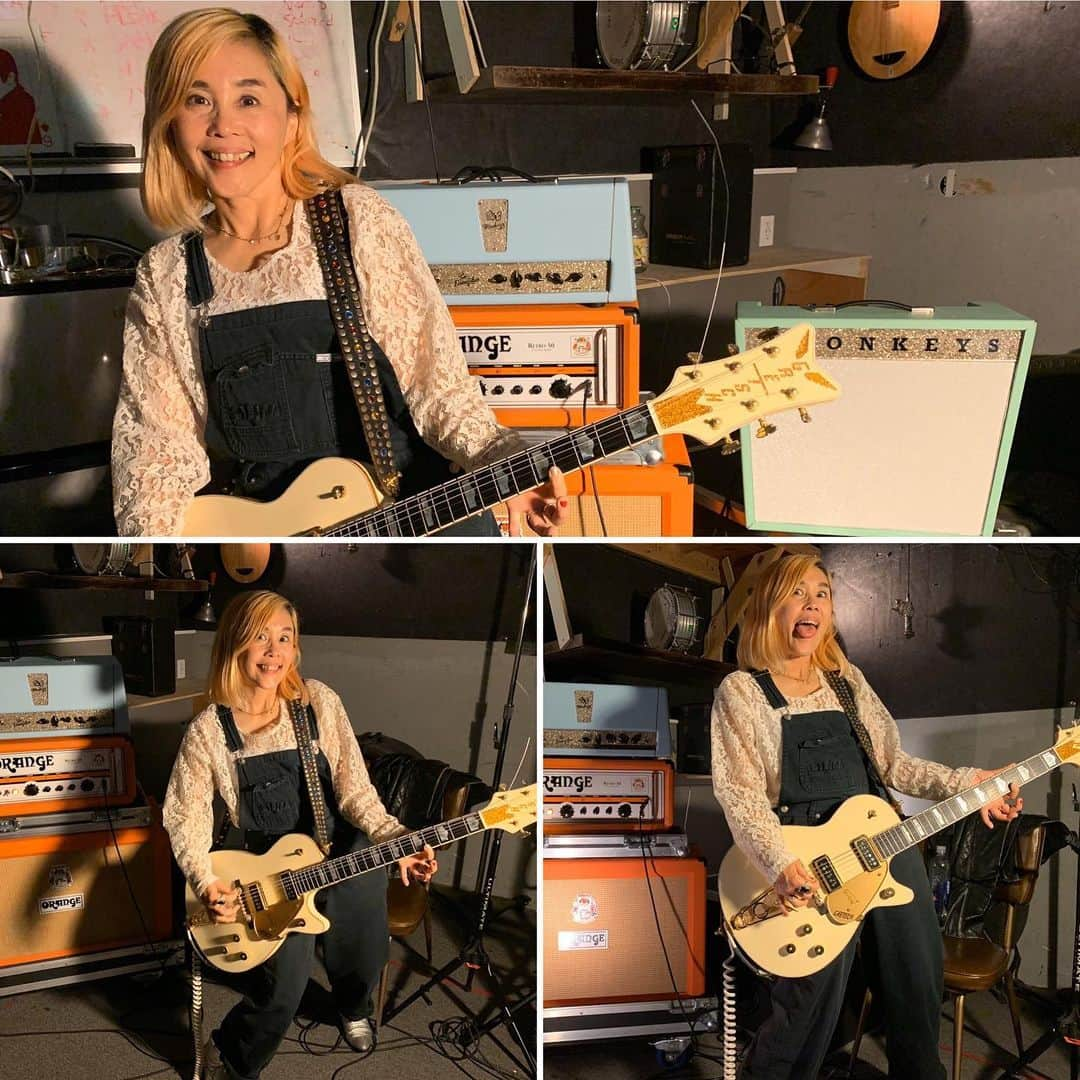 野沢直子さんのインスタグラム写真 - (野沢直子Instagram)「注:ギター弾けません🎸 日曜日はスタジオデイ🦄 #electricmachineguntits  @electric_machine_gun_tits」11月12日 11時17分 - naoko.nozawa