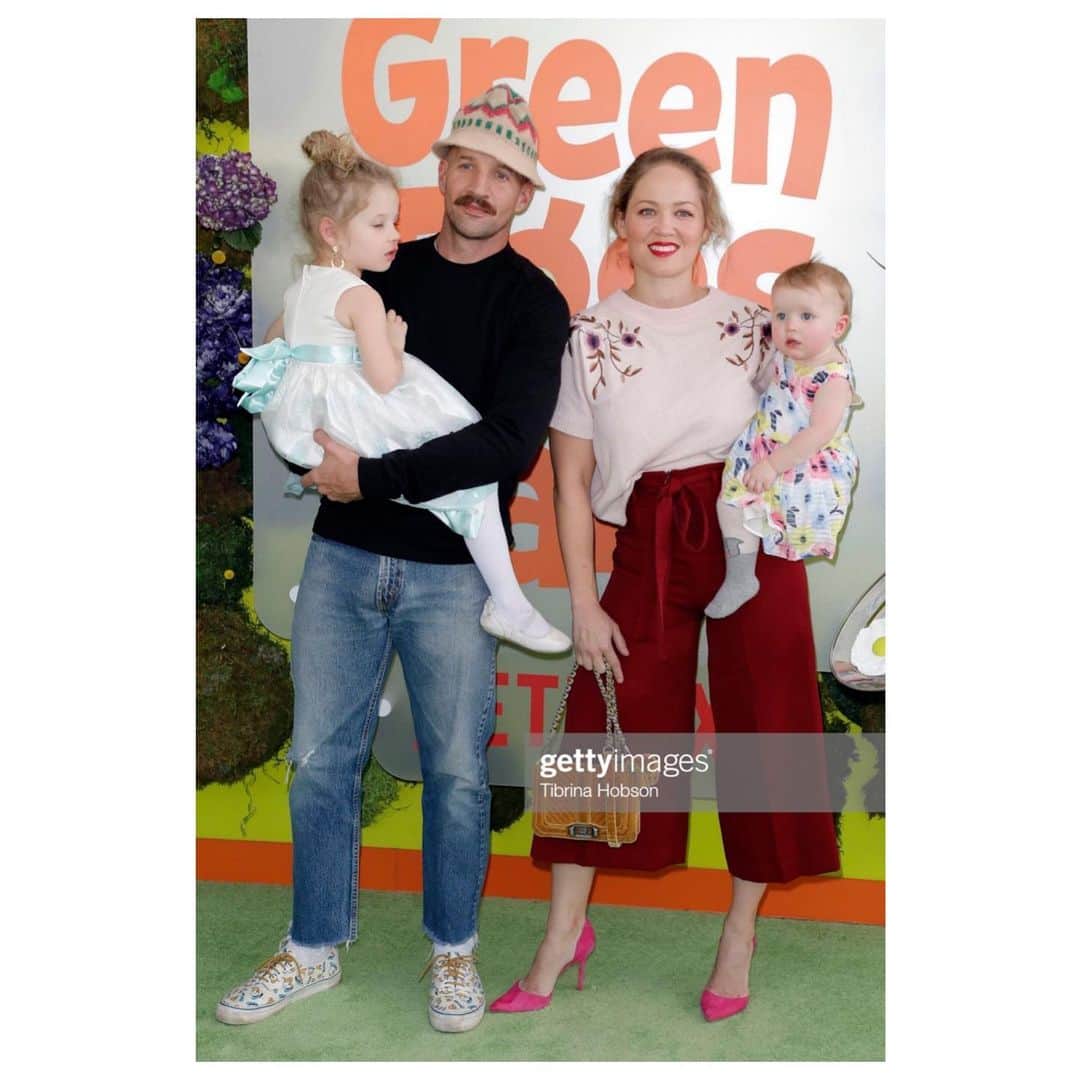 エリカ・クリステンセンのインスタグラム：「Fam fam fammm! Do. You. Believe those clip-on earrings on Shane?? She took them off me before we took pictures. This is when we went to see Green Eggs & Ham, which is on @netflix now and delightful. Smart jokes for Mom and Dad, too. Narrated by my buddy, the one and only @keeganmichaelkey. 👏🏼👏🏼👏🏼」
