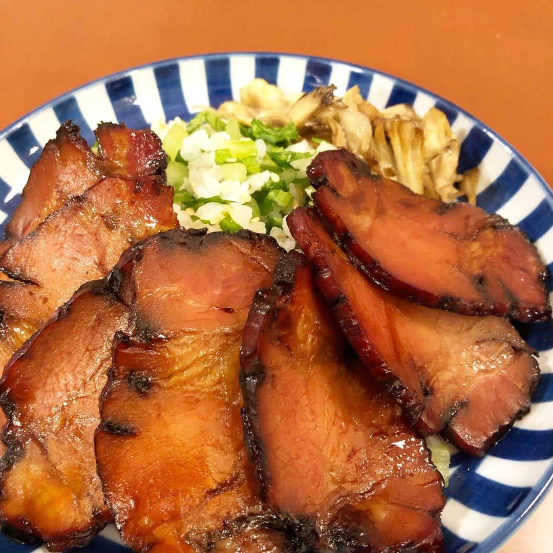 馬場典子さんのインスタグラム写真 - (馬場典子Instagram)「美味しい#焼豚 を頂き、セロリご飯と。写真撮って食べ始めてから、忘れものを思い出す。すだち。かけて、大正解。#おうちごはん」11月12日 11時32分 - baba_channel