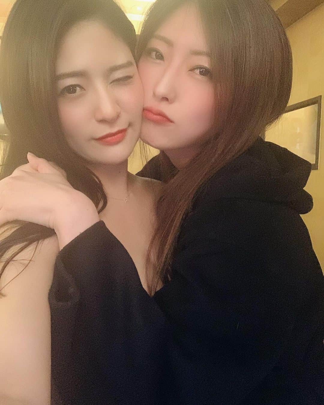 のインスタグラム：「久しぶりの投稿🙌🏻 久しぶりのめぐり❣️ 久しぶりの写真😚 東京来てからほぼ毎日の酔っ払い…☠️ けやき坂はイルミネーション始まりました✨ 通勤道だからこれから出勤のたんびにリア充拝みながら羨む日々を送りたいと思います😩  #けやき坂イルミネーション #毎年同じ光景」