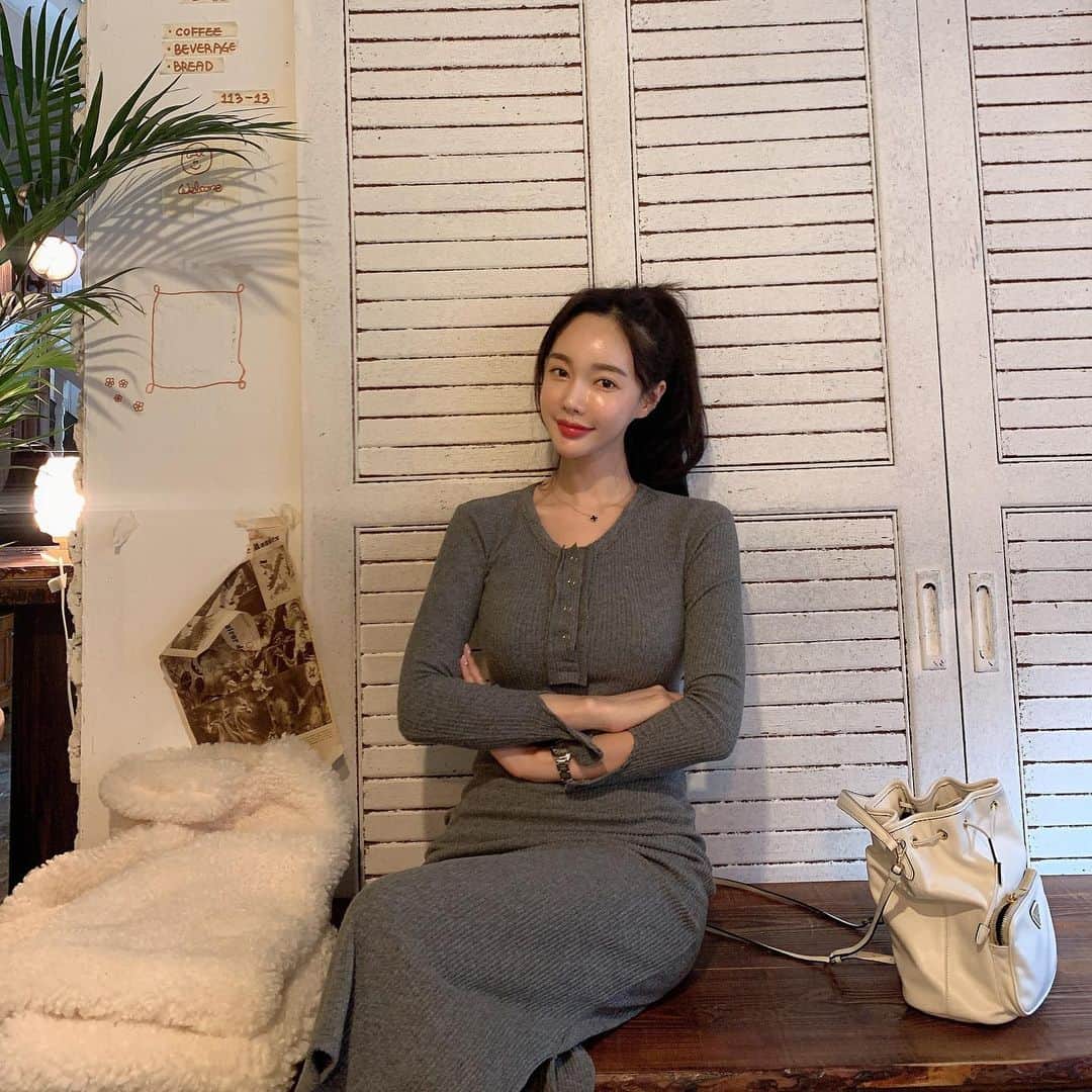 Hyemiさんのインスタグラム写真 - (HyemiInstagram)「드디어 동백이 시작했어요~ 어제 1부~16부까지 보다가 도저히 졸려서 잤는데 . 용식이에게 빠져부렀어 ㅠㅠ 세상 이렇게 꿀잼일수가 없네요 울다웃다 미소짓다 반복🙄 . 오늘도 일 빨리 끝내고 동백이 볼생각에 신이 나요🙈🙈」11月12日 11時53分 - hinzajoa