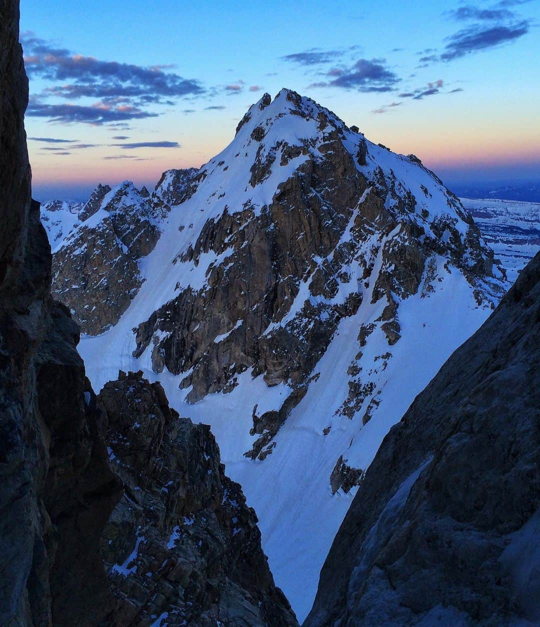 ジミー・チンさんのインスタグラム写真 - (ジミー・チンInstagram)「I’ve traveled a lot over the years to remote and unexplored ranges but the mountains at home always remind me I don’t have to look far for beauty and inspiration. Middle Teton from the Grand. @jacksonhole」11月12日 2時59分 - jimmychin