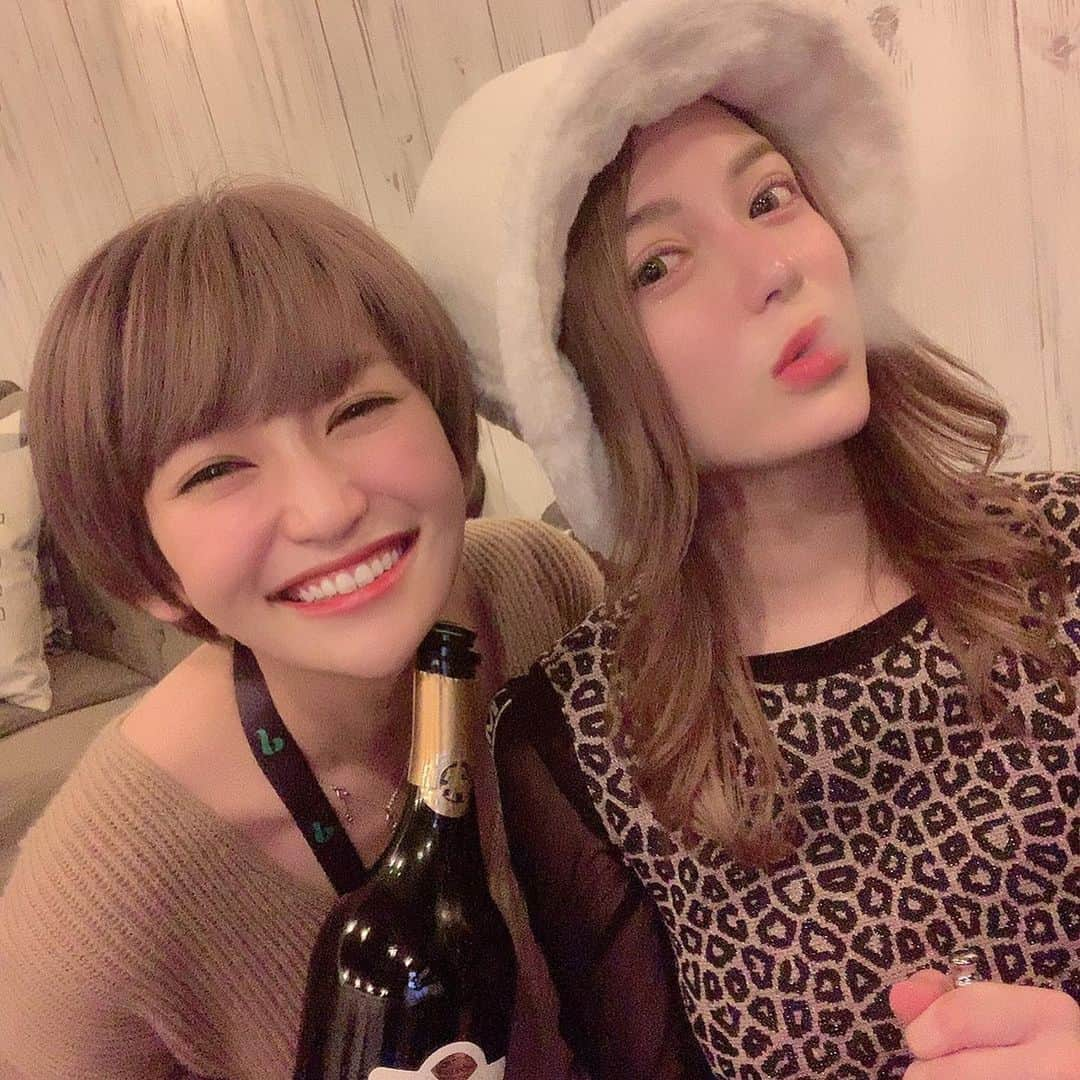 かおるやまさんのインスタグラム写真 - (かおるやまInstagram)「Reims社長の進撃のノア様が煙山に飲みにきてくださりました〜💕 東京いたときからずーっとお世話になってるお方😢 会うたびにおきれいになっていらっしゃる😭💗💗大好きです😖💕 #煙山#住吉#栄#名古屋#名古屋シーシャ #シーシャ#女性#社長#女性社長 #キャバクラ#北新地#Reims#ランス #進撃のノア#様#美人#ハーフ顔 #テタンジェ#だいすきなひと #どんどんきれいになっていらっしゃる #シーシャ#水タバコ#水たばこ」11月12日 3時28分 - kaoruyama59