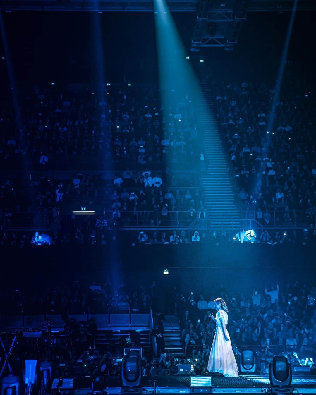 アラン・ウォーカーさんのインスタグラム写真 - (アラン・ウォーカーInstagram)「Some more pictures from the epic night at Oslo Spektrum. Thank you to all the vocalists that joined me on stage you guys are amazing! Next up, The Aviation Tour, India」11月12日 3時42分 - alanwalkermusic