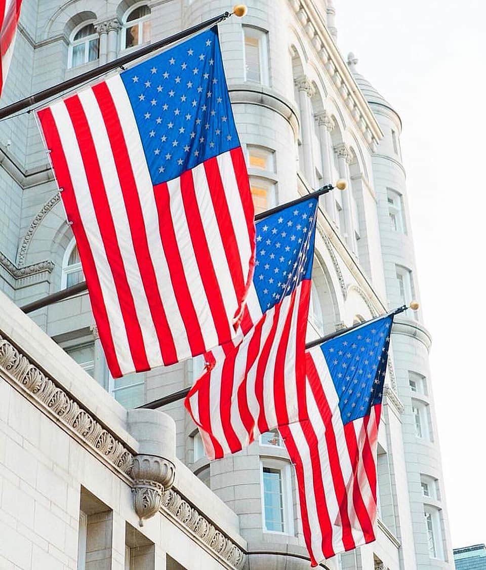 トランプ・ホテルさんのインスタグラム写真 - (トランプ・ホテルInstagram)「Today we honor and remember all who have served this country. We thank you, not just today, but everyday #VeteransDay」11月12日 3時43分 - trumphotels
