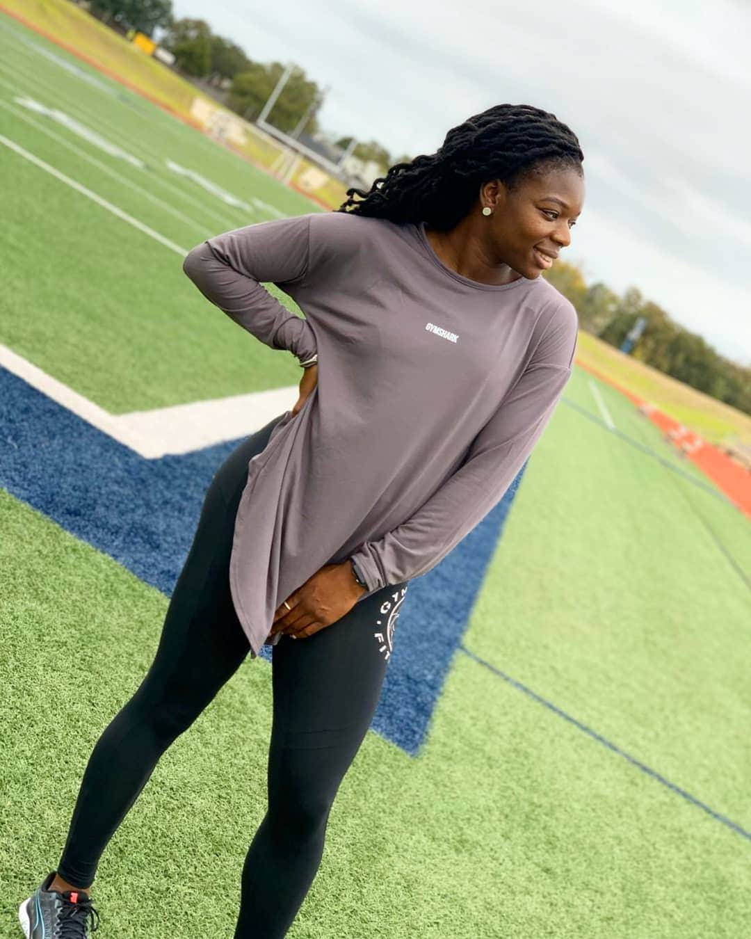アシャ・フィリップのインスタグラム：「And so it begins....🇺🇸✌🏾 . . #WinterTraining #RoadToTokyo #TrackAndField」