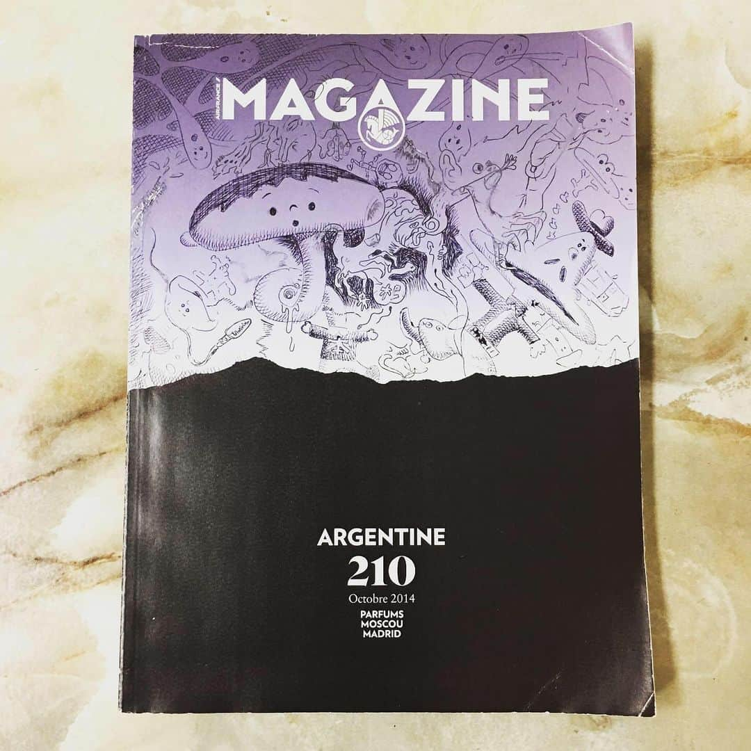 本秀康さんのインスタグラム写真 - (本秀康Instagram)「5年前、フランスの展覧会に参加したとき、機内で描いた落書き。1枚目が僕のソロ作、2枚目は根本敬さんとの合作です。暇つぶしのはずが気づけば宝物！ #根本敬 #本秀康」11月12日 4時08分 - hideyasu_moto