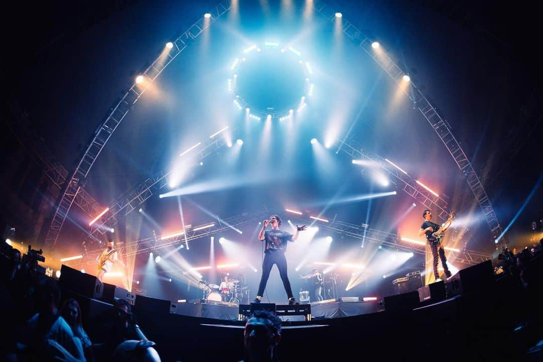 Don Brocoさんのインスタグラム写真 - (Don BrocoInstagram)「2 years today since we kicked off the Technology era at Ally Pally 🤠👽🤵 📷: @marcusmaschwitz」11月12日 4時15分 - donbroco