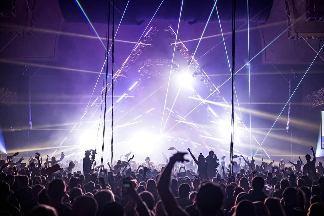 Don Brocoさんのインスタグラム写真 - (Don BrocoInstagram)「2 years today since we kicked off the Technology era at Ally Pally 🤠👽🤵 📷: @marcusmaschwitz」11月12日 4時15分 - donbroco