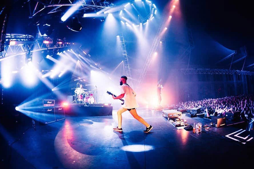 Don Brocoさんのインスタグラム写真 - (Don BrocoInstagram)「2 years today since we kicked off the Technology era at Ally Pally 🤠👽🤵 📷: @marcusmaschwitz」11月12日 4時15分 - donbroco