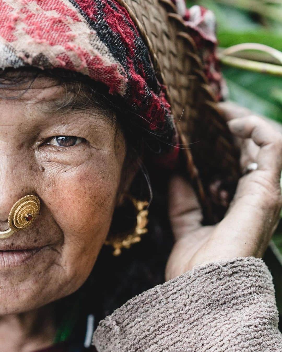 ナショナルジオグラフィックさんのインスタグラム写真 - (ナショナルジオグラフィックInstagram)「Photos by Renan Ozturk @renan_ozturk | Slices of life in Saadi, Nepal. Many thanks to the community for welcoming us into the village during #TheLastHoneyHunter assignment. Follow @renan_ozturk for more slices of life around the world.」11月12日 4時38分 - natgeo