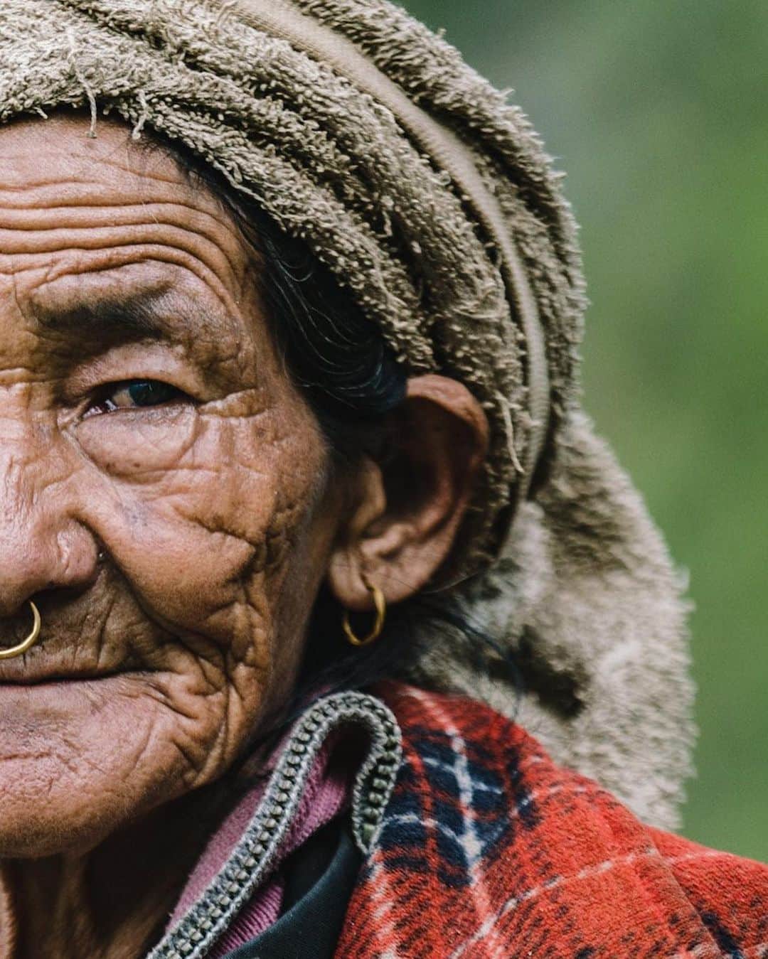 ナショナルジオグラフィックさんのインスタグラム写真 - (ナショナルジオグラフィックInstagram)「Photos by Renan Ozturk @renan_ozturk | Slices of life in Saadi, Nepal. Many thanks to the community for welcoming us into the village during #TheLastHoneyHunter assignment. Follow @renan_ozturk for more slices of life around the world.」11月12日 4時38分 - natgeo
