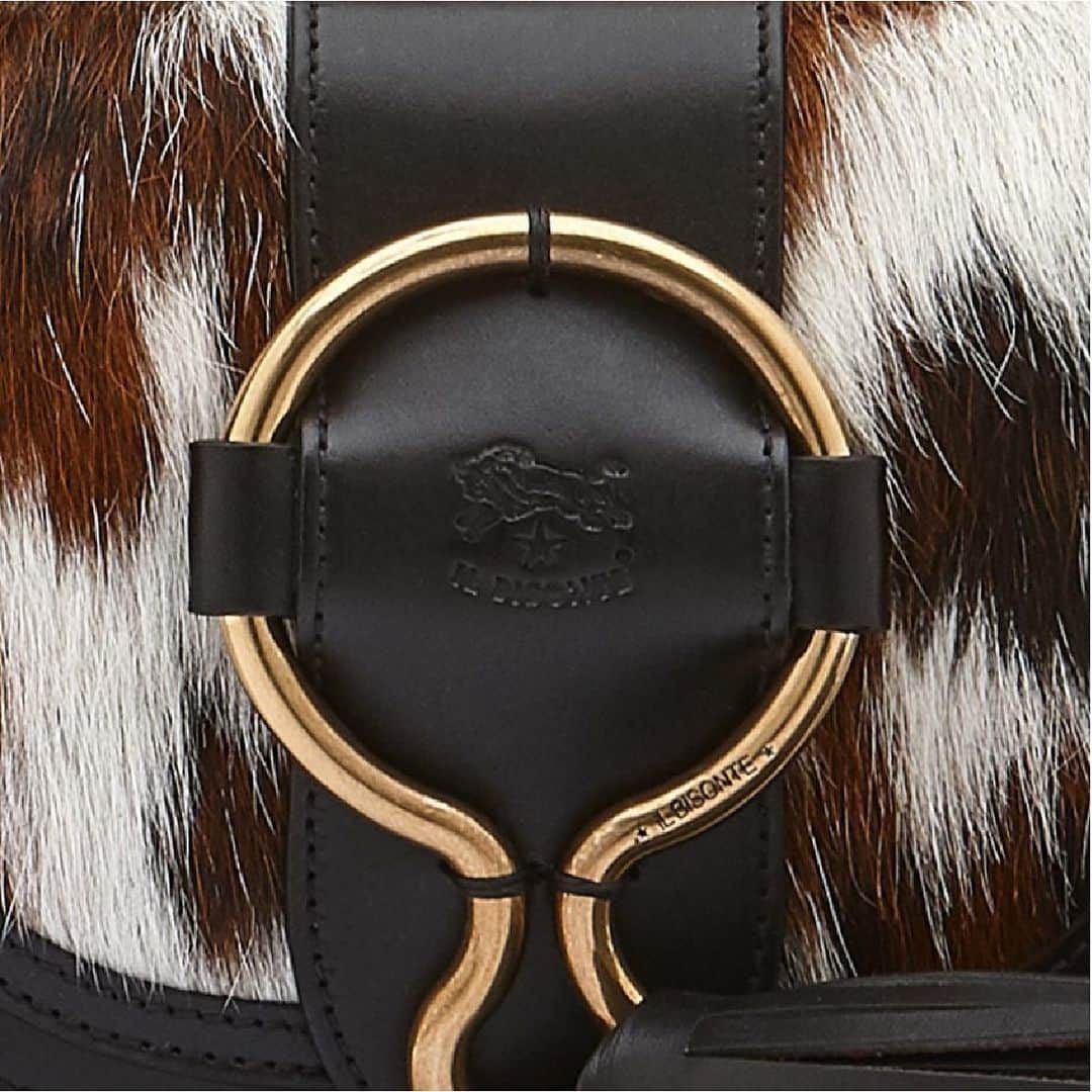 イルビゾンテのインスタグラム：「Craving an extravagant touch? Our Loop in dappled cowhide leather is all you need! ☆ #ILBISONTE」