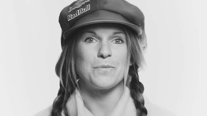 エミリー・ハリントンのインスタグラム：「I’ve been best friends w @myshellparker since I moved to Tahoe 7 years ago. Since then we have been on countless adventures together on rock and on snow. Our skill sets and experiences are opposite and complimentary - Michelle pushes me on skis and I push her climbing skills. Both of us are better mountain athletes because of the other one 🥰 // I am super honored to be a part of her web series ‘Originate 2’ this season, featuring an insane number of world class athletes and stories from all realms of the adventure world ⛷🏂 🧗🏼‍♀️🚵🏼‍♀️🏔💕// The entire series is available right now on @redbull TV and one episode is dropping each week on YouTube (ep 1 link in profile) // Thanks Mikey for your endless stoke and for inspiring us all 🤘🏼🔥💕 // @reelwater」