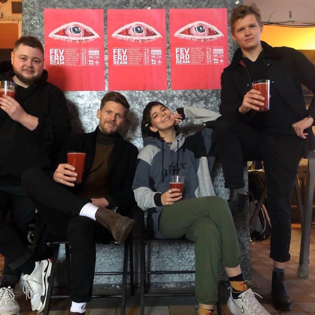 Of Monsters and Menさんのインスタグラム写真 - (Of Monsters and MenInstagram)「Iceland!! Thank you so much for welcoming us home for @icelandairwaves and coming out to Fever Dream Day! 🖤」11月12日 5時12分 - ofmonstersandmen