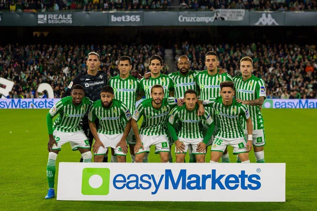 ジョエル・ロブレスさんのインスタグラム写真 - (ジョエル・ロブレスInstagram)「Derrota dolorosa no merecida. Pelearemos,trabajaremos para poner al REAL BETIS en su sitio y devolveros a vosotros esas alegrías que tanto os merecéis. Ahora mas que nunca por nosotros por vosotros y por el BETIS💚 #betissevilla #laliga #elgranderbi #sevillasiempreseraverdiblanca😜」11月12日 5時46分 - joelrb1