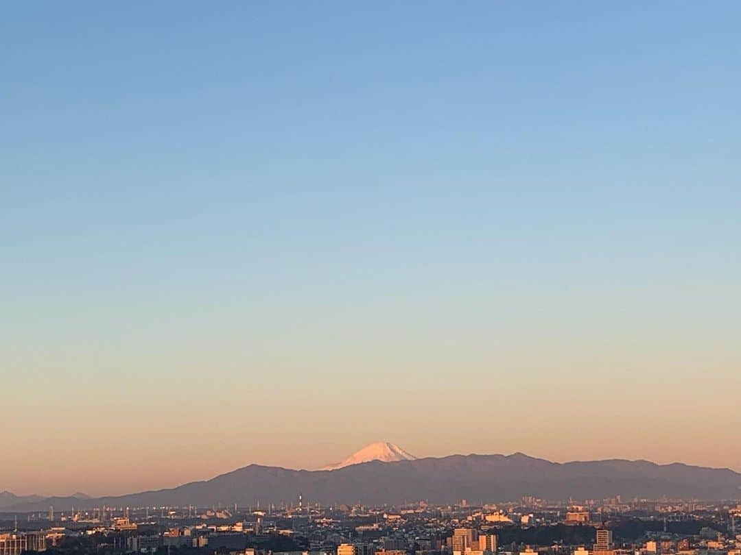 くろさんのインスタグラム写真 - (くろInstagram)「朝日を浴びる富士山🗻 #MtFuji #富士山 #朝日を浴びる富士山 #iPhoneXSで撮影 #MYTOKYOIS #TokyoTokyo」11月12日 6時33分 - m6bmw