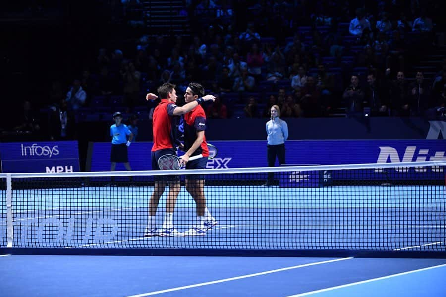 ピエール＝ユーグ・エルベールさんのインスタグラム写真 - (ピエール＝ユーグ・エルベールInstagram)「Happy with our win tonight 💥#nittoatpfinals @nicomahut」11月12日 6時44分 - pierrehuguesherbert