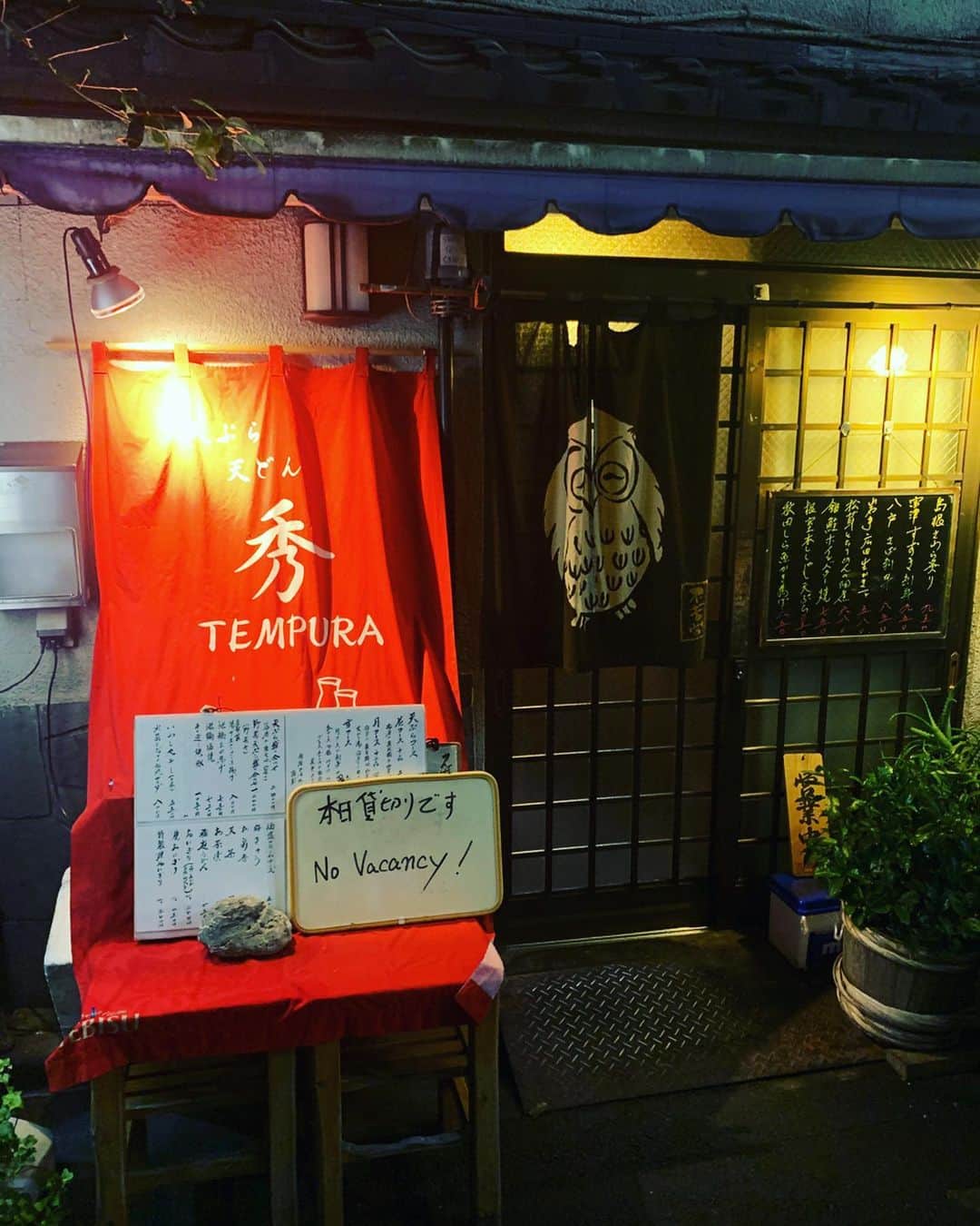 桜花由美さんのインスタグラム写真 - (桜花由美Instagram)「京橋にある天ぷら秀。 オフィス街にある一軒家。  東京駅から数分で来れる。  50年以上続いてる老舗。  天ぷらが美味しい。  今日は撮り忘れたけど。  生牡蠣と湯豆腐美味しかった♪  ポスター貼ってくれたり、マスターやママが試合見に来てくれたりする。  大好きなお店です♪  https://search.yahoo.co.jp/amp/s/s.tabelog.com/tokyo/A1302/A130202/13048195/top_amp/%3Fusqp%3Dmq331AQOKAGYAd_SpdKi1YOBpQE%253D  #wavepro ‬ ‪#女子プロレスラー ‬ ‪#プロレス ‬ ‪#プロレスラー ‬ ‪#女子プロレス‬ ‪#prowrestling‬ ‪#プロレスリングwave‬ #桜花由美 #波ヲタ全員集合  #波ヲタ  #天ぷら秀  #天ぷら」11月12日 12時17分 - ohkayumi