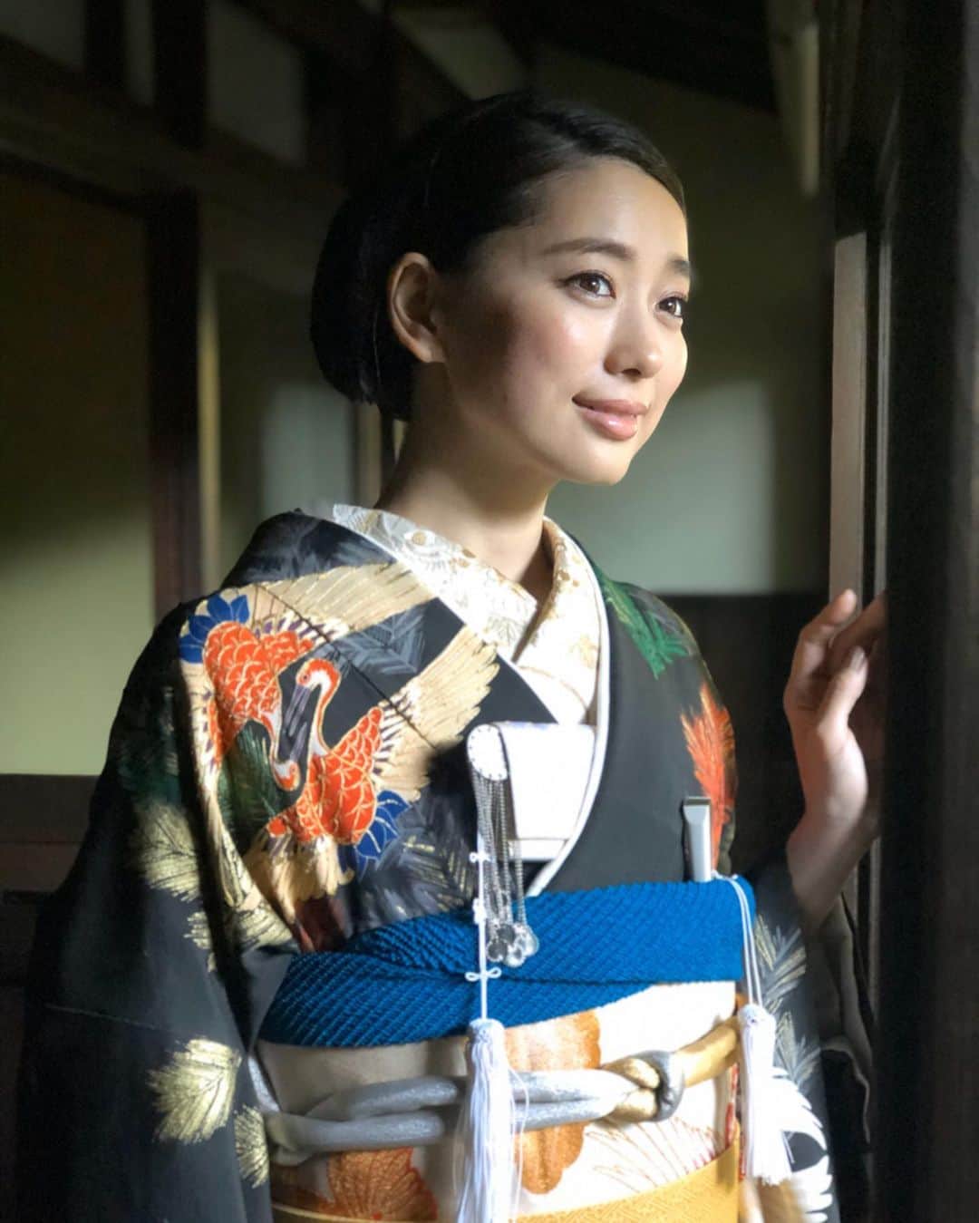 松永ちさとさんのインスタグラム写真 - (松永ちさとInstagram)「素敵な髪型とvintageのお着物👘 お母様役のりえぃさんの優しさと美しさ 可愛がってもらって沁みました🥺🌿 11/末には見渡す景色が紅葉するそう そのタイミングでこれたら幸せだな 天然温泉も入れる癒しの館🧖‍♀️❤︎❤︎ #ウェルカム手作り最中も美味 #温泉#炭酸カルシウム温泉 #wedding#weddinghair #髪型#和装#旅婚#少人数宿 #chisatravel#大阪#音羽山荘 #chisawedding#松永ちさと」11月12日 12時13分 - chisato_matsunaga
