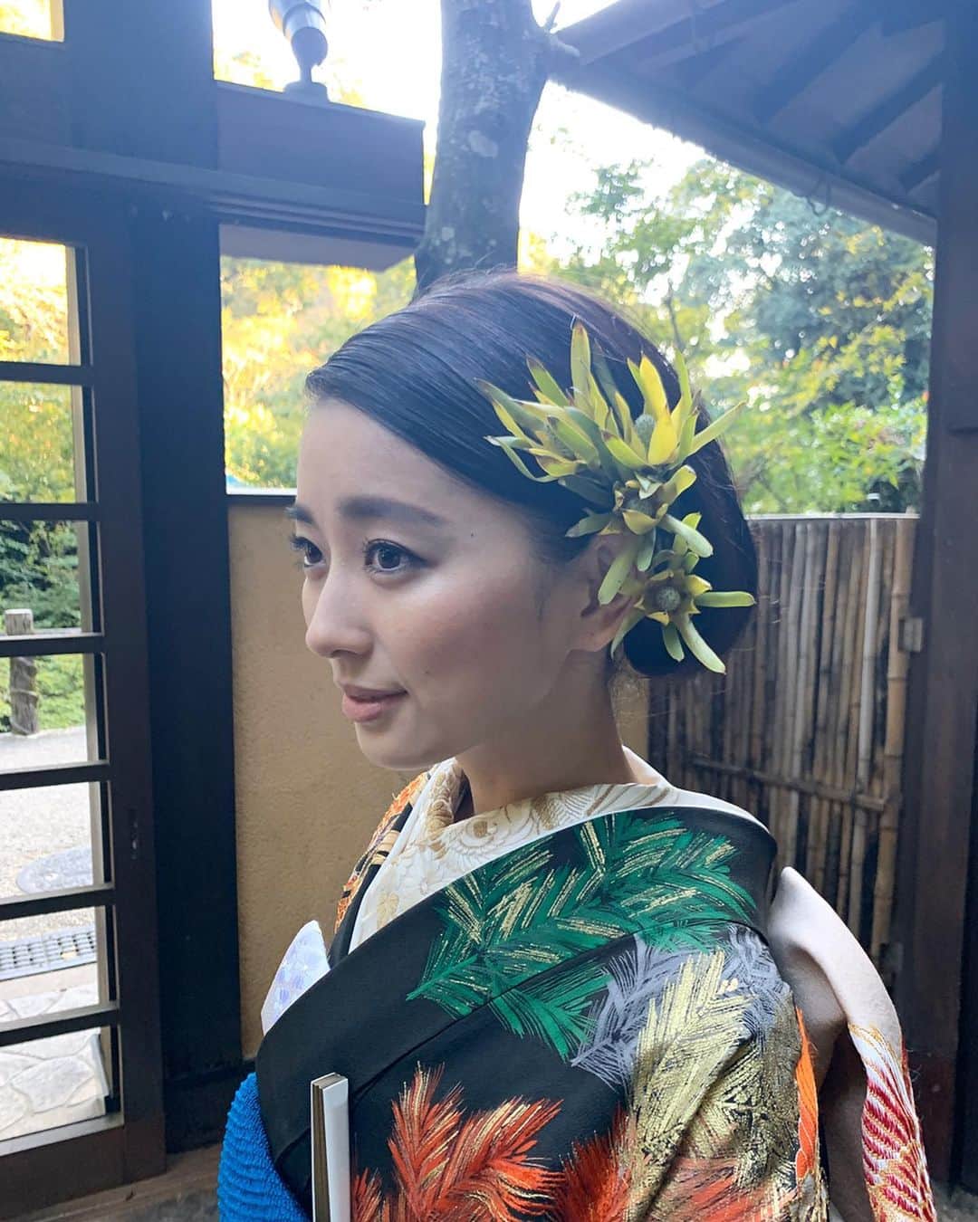 松永ちさとさんのインスタグラム写真 - (松永ちさとInstagram)「素敵な髪型とvintageのお着物👘 お母様役のりえぃさんの優しさと美しさ 可愛がってもらって沁みました🥺🌿 11/末には見渡す景色が紅葉するそう そのタイミングでこれたら幸せだな 天然温泉も入れる癒しの館🧖‍♀️❤︎❤︎ #ウェルカム手作り最中も美味 #温泉#炭酸カルシウム温泉 #wedding#weddinghair #髪型#和装#旅婚#少人数宿 #chisatravel#大阪#音羽山荘 #chisawedding#松永ちさと」11月12日 12時13分 - chisato_matsunaga