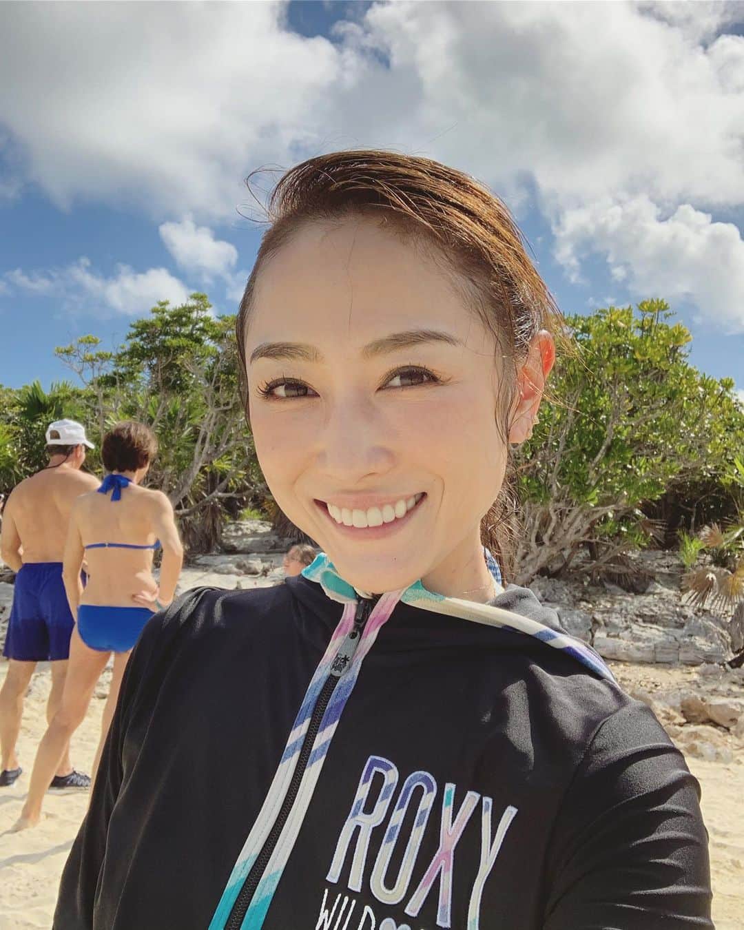のインスタグラム：「メキシコ🇲🇽の次はバハマ🥺💕 . Next to Mexico is the Bahamas . @anzu_sayuri . #バハマ #bahama #ナッソー #nassau #ビーチ #beach  #女子旅 #girlstrip #最高かよ #杏さゆり #SayuriAnzu」