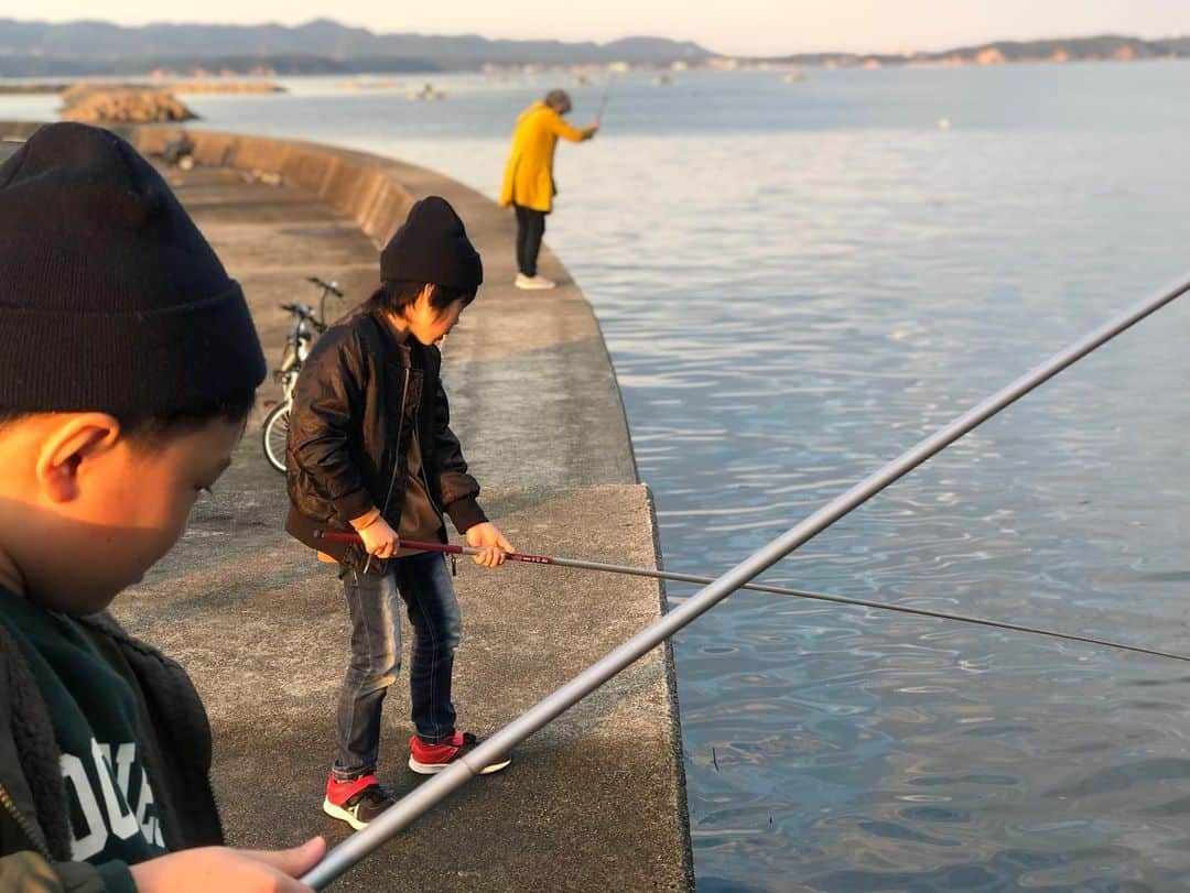 安床エイトさんのインスタグラム写真 - (安床エイトInstagram)「Good time with my family. #japan #trip #ocean #seafood #beautifulplace #islandlife #sunset #sunrise #daddy」11月12日 6時56分 - eitoyasutoko