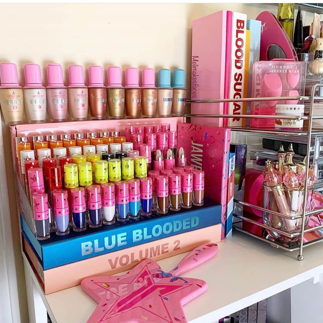 Jeffree Star Cosmeticsさんのインスタグラム写真 - (Jeffree Star CosmeticsInstagram)「A collection worth talking about 😍@melimakesfaces shows off her insane #jeffreestarcosmetics display 🔥💖」11月12日 7時05分 - jeffreestarcosmetics