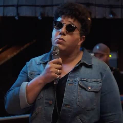 アラバマ・シェイクスのインスタグラム：「Brittany Howard (@blackfootwhitefoot) is back on the road this week! In celebration, here is a new live video for ‘Presence’ shot by the incredible @dannybones64. Link in bio to watch full video and visit brittanyhoward.com for dates and tickets!」