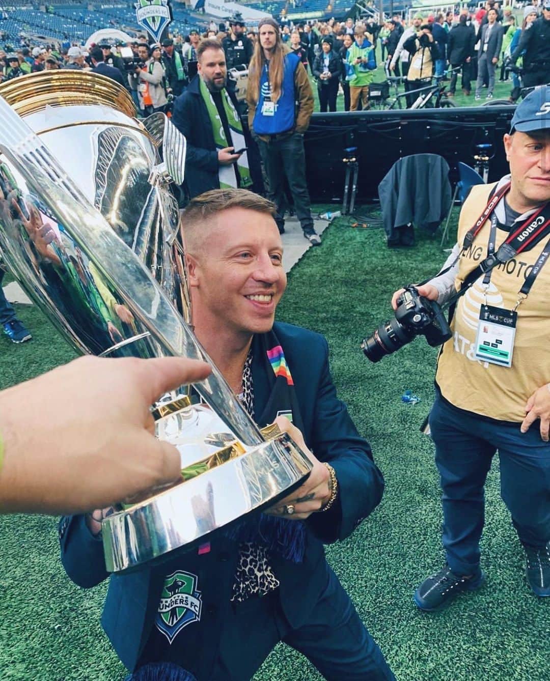 マックルモアーのインスタグラム：「CHAMPIONS 🏆 @soundersfc」