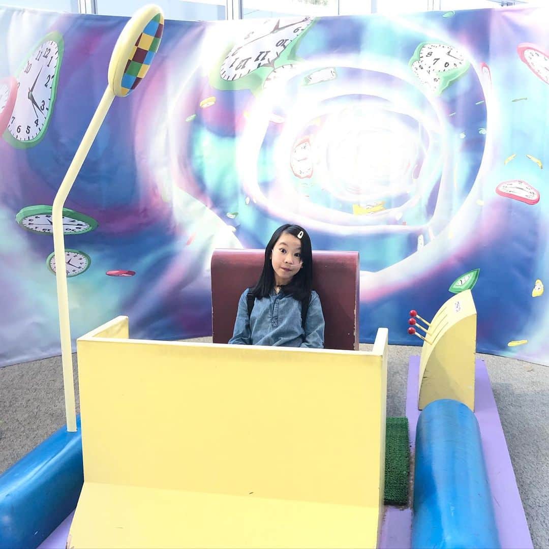 のインスタグラム：「おはようございます。  タイムマシンに乗ってどこ行こう？ 私はハワイに行きたい🏖  #ドラえもんのポケットが欲しい #飛行機乗れるようになりたいね #海外で生活したい #外国人のような日本人 #milka」