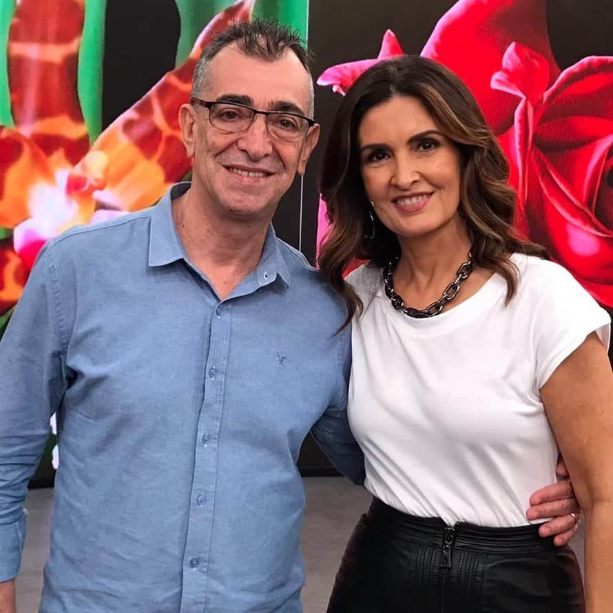 ファチマ・ベルナルデスのインスタグラム：「Vc viu o que Sr José disse hj no #encontrocomfatima sobre voltar a estudar em qq momento da vida? Então, vai lá nos stories pra ver a participação dele no programa.」