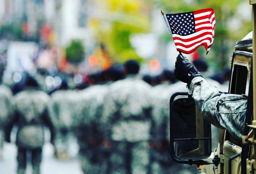 エリック・ホズマーのインスタグラム：「Grateful for your selflessness and bravery today and every day! #VeteransDay」
