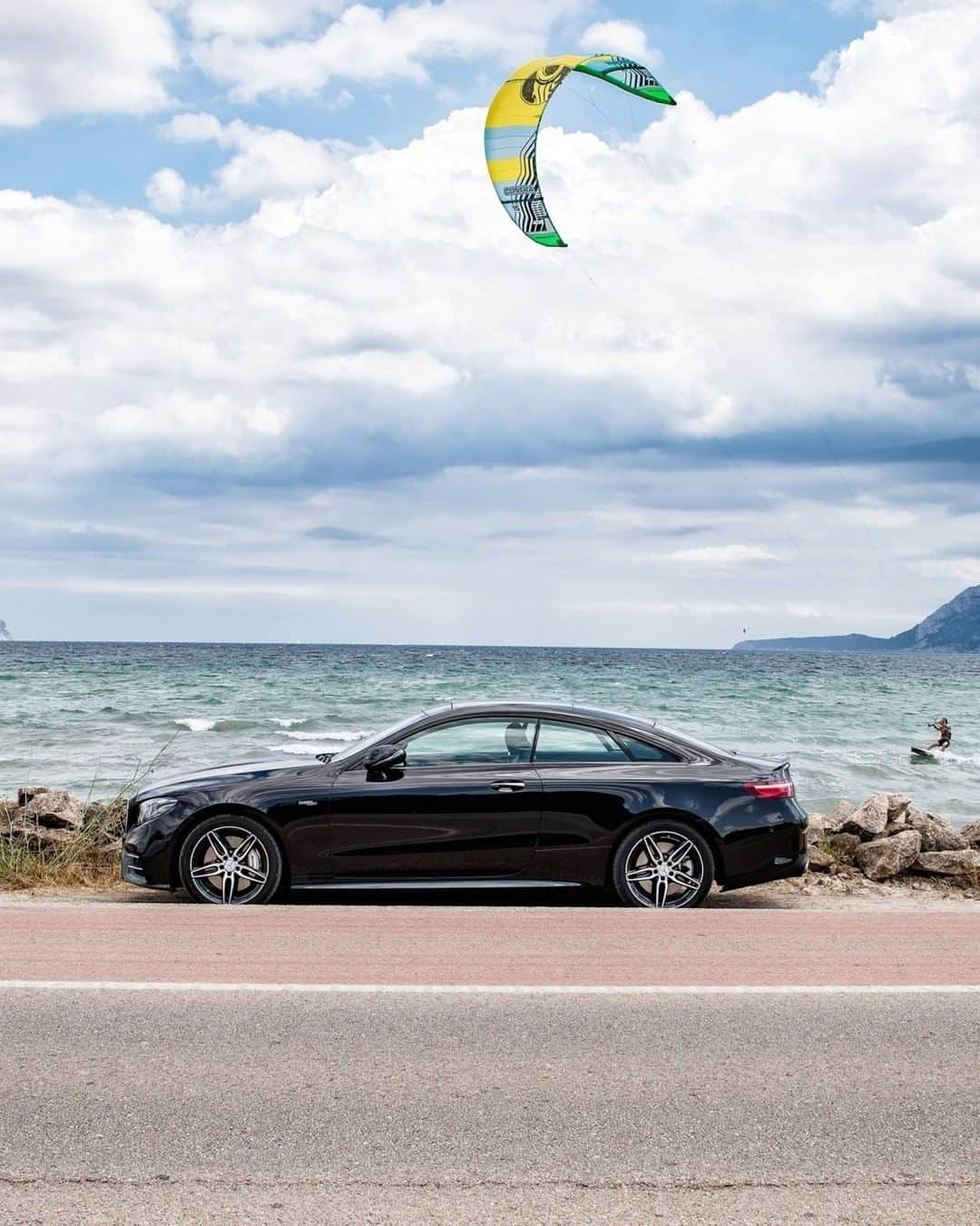 メルセデス・ベンツさんのインスタグラム写真 - (メルセデス・ベンツInstagram)「The Mercedes-AMG E-Class Coupé is packed with more sportive features than you might think. #MercedesAMG #EClass #CarsOfInstagram #MBCar #InstaCar #Coupé 📸 @rauhutphotography for #MBsocialcar」11月12日 7時55分 - mercedesbenz