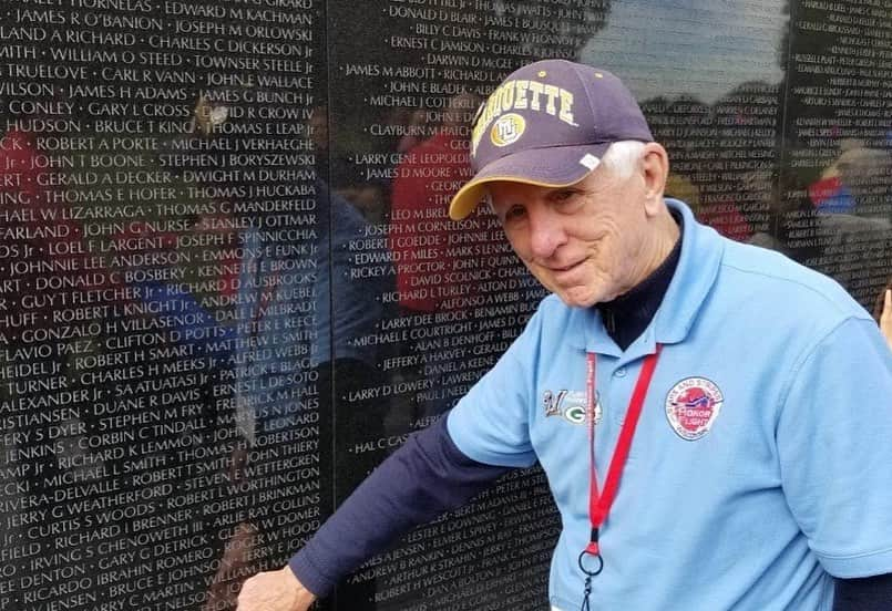 ジョンソンヴィルさんのインスタグラム写真 - (ジョンソンヴィルInstagram)「As we salute our Veterans, we share some special memories that three of our Johnsonville members had in accompanying Veterans as part of the @starsandstripeshonorflight last month. Johnsonville was a co-sponsor of the flight from Green Bay to Washington D.C., with the @Packers  As Johnsonville and Veteran Deb H. said, “This flight gave a Veteran his day of recognition and thanks that was long overdue. This experience also gave me the opportunity to serve as a Guardian and accompany a Veteran on his trip of a lifetime. I couldn’t even begin to imagine just how special this day was going to be for both of us.” #VeteransDay2019」11月12日 8時24分 - johnsonville