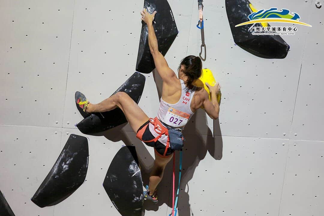 アラーナ・イップのインスタグラム：「China Open 2019 🇨🇳 ⠀⠀⠀⠀⠀⠀⠀⠀⠀ What a fun event with friends from all over the globe 🌎 and climbing wise, I’m definitely feeling improvements in my speed and lead since the World Championships! ⠀⠀⠀⠀⠀⠀⠀⠀⠀ @arcteryx @petzl_official @scarpana @canfund」