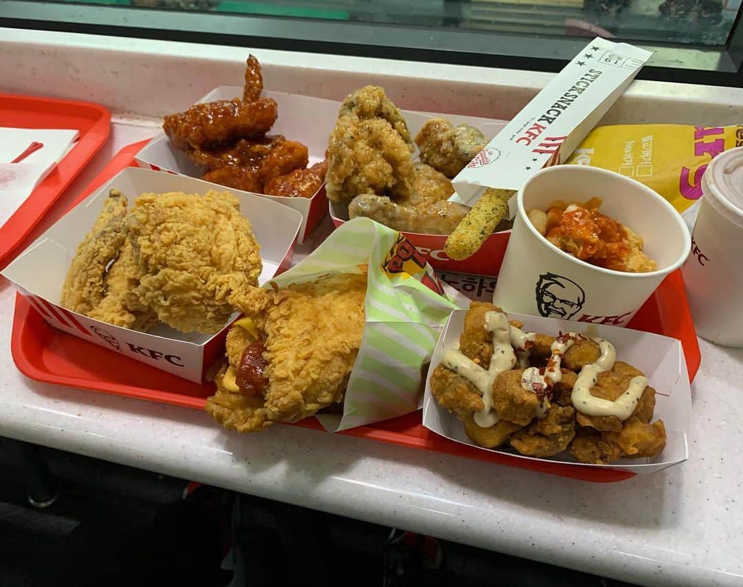 MAX鈴木さんのインスタグラム写真 - (MAX鈴木Instagram)「韓国のケンタッキーには魅力的な商品がたくさんありました🍗  また食べたいなぁ  #kentuckyfriedchicken  #korea」11月12日 8時37分 - max_suzuki