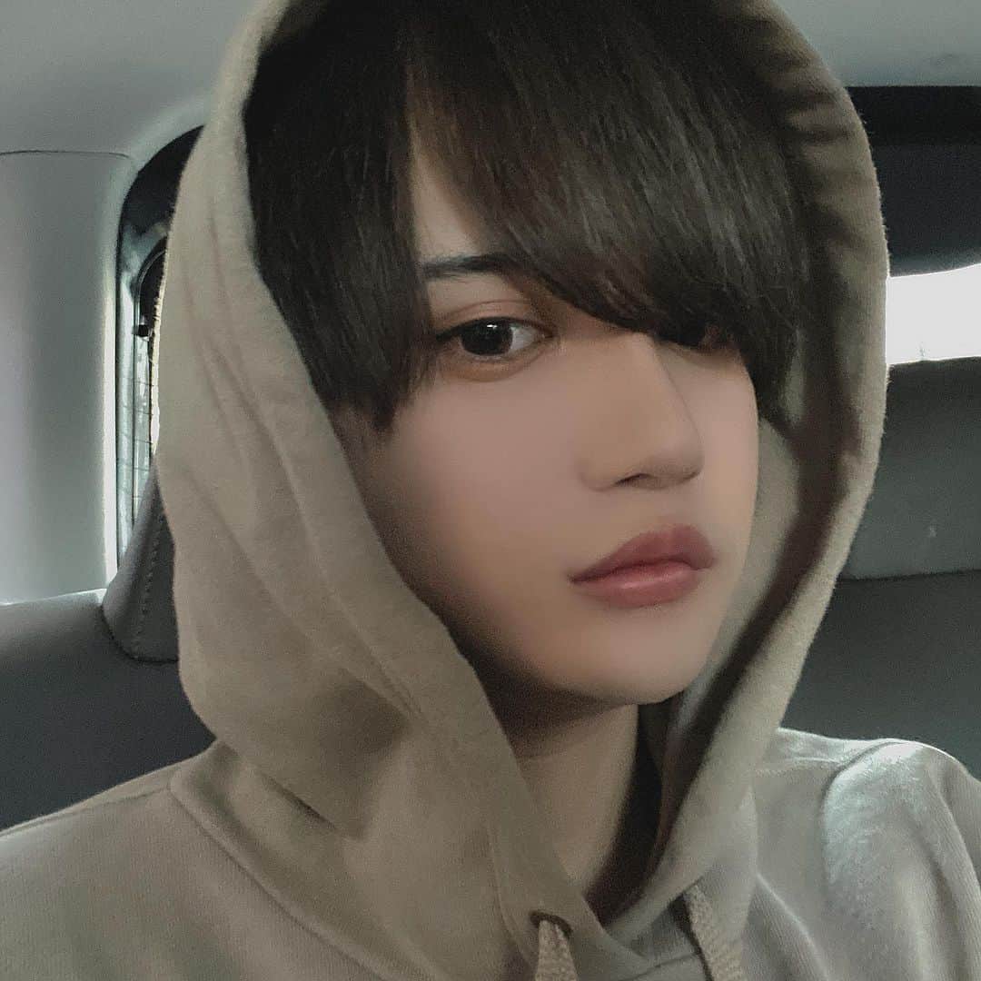 やっぴのインスタグラム：「じー👁」