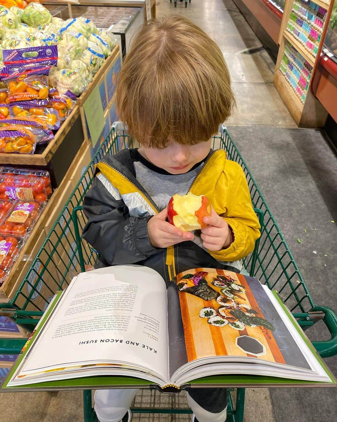 ダニール・ハリスさんのインスタグラム写真 - (ダニール・ハリスInstagram)「Take it from this guy..The Adventurous Eaters Club belongs in your shopping cart today! Get your copy and try the Kale and Bacon Sushi recipe with us. Stay tuned for highlights from a little Father/Son cooking session later this week. All of the proceeds from the sale of the book will go to non-profits bringing healthy food to low income families and the book itself is designed to get American families eating healthier... so let’s get cooking! #theadventurouseatersclub #linkinbio」11月12日 9時06分 - danneelackles512