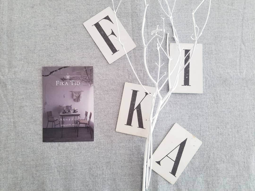 Keikoさんのインスタグラム写真 - (KeikoInstagram)「† 2019 November 12th † Fika Tid 三冬月(みふゆづき)のオクリモノ December 6fri.~8sun. 10:00~18:00 博多阪急7F  アミュプラザ前特設会場 † フライヤーをイベントで配布させていただいたり お店様の片隅に置かせて頂いています。 お手に取ってくださった方も多いと思います。 今回はDMを作ってませんので 個別にお送りさせていただいてはおりませんが フライヤーを もし欲しい方がいらっしゃいましたら 是非インスタのDMにご連絡くださいね♡ 12月はもうすぐそこです♡ 温かな雰囲気で 皆様をお待ちしています。 2ページ目のムービーも 是非ご覧ください♡ † 出店者 6fri.~8sun. 8SPA @nanayaya7852 Shell House @shell_house1025 morizoo @morizoo1024 mercerie @_mercerie_  coya @31coya  6fri. 余韵 @yoin88888  8sun. SUNDAY @hiroko_sunday  撮影.映像協力　 IMAIZUMI DESIGN @hide_imd † † #fika#スウェーデン#北欧#フィーカ#みふゆづき#博多阪急#冬のイベント#ハンドメイド#handmade#sweden」11月12日 9時06分 - shell_house1025