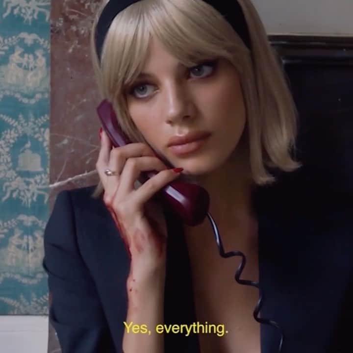 ソニア・ベン・アンマーのインスタグラム：「I DONT KNOW video ☎️ link in bio」