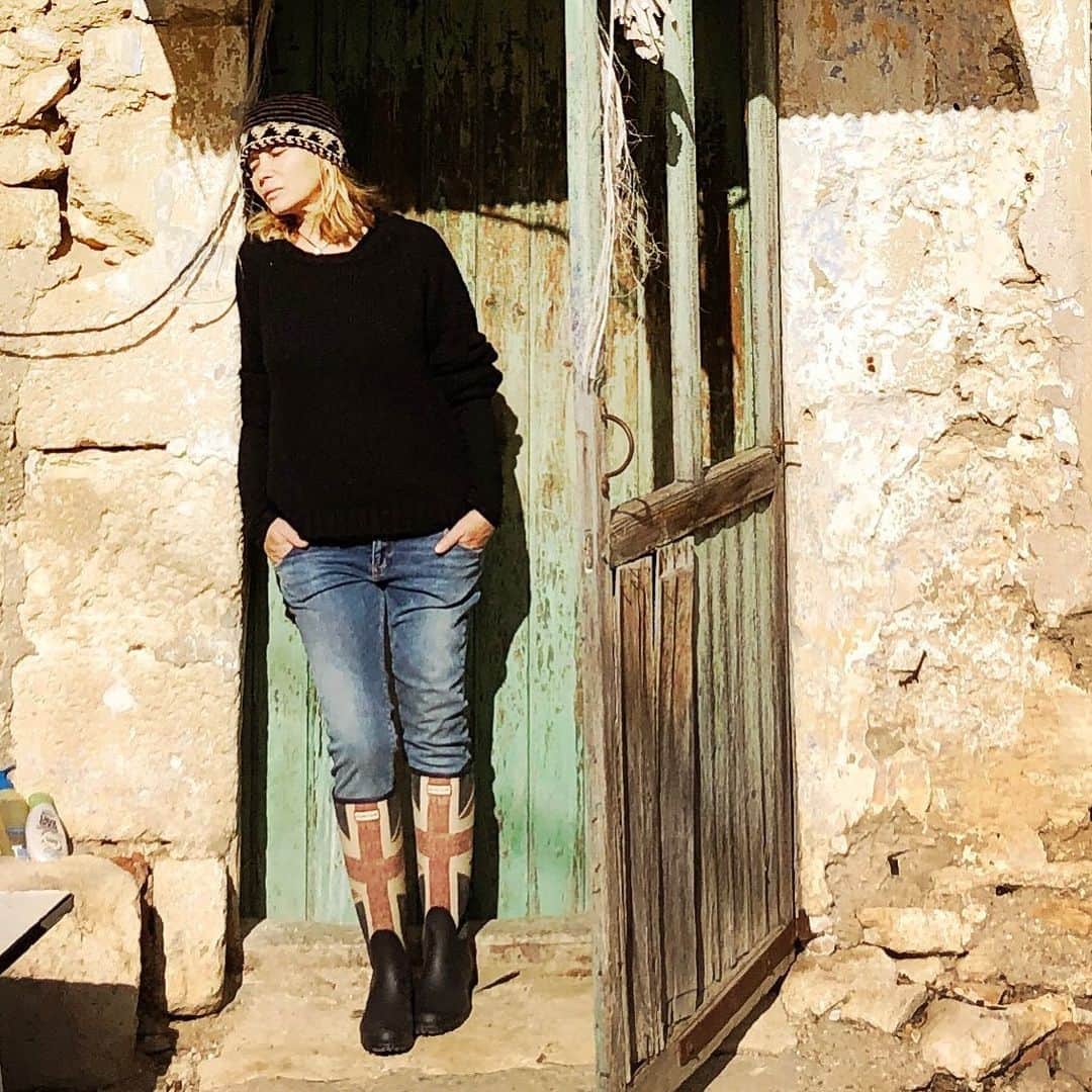エマニュエル・ベアールのインスタグラム：「#endofabeautifuljourney 🌈💛 ........ #nature  #southoffrance」