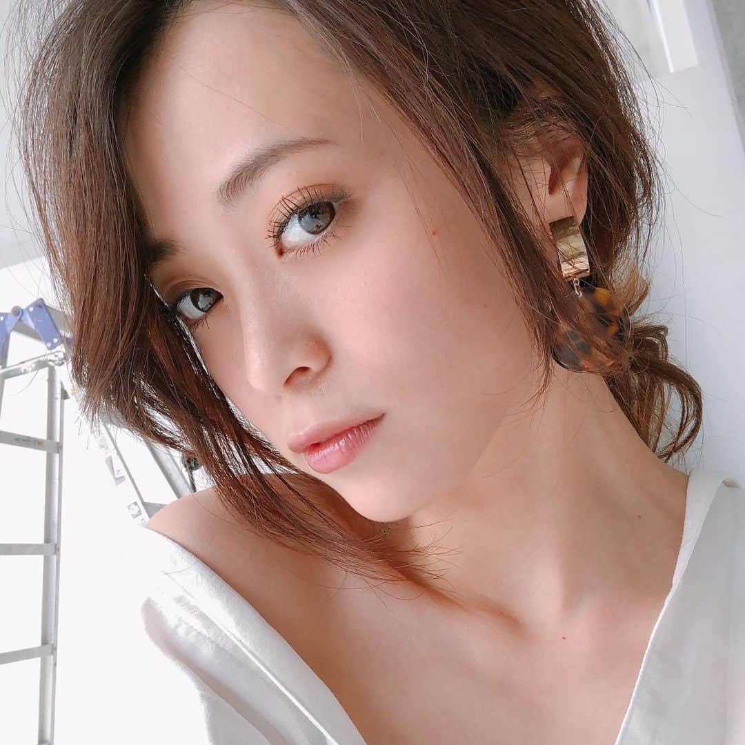 坂田梨香子さんのインスタグラム写真 - (坂田梨香子Instagram)「おはよ〜😊いってきます。 いってらっしゃい。✌︎」11月12日 9時26分 - rikakosakata_official