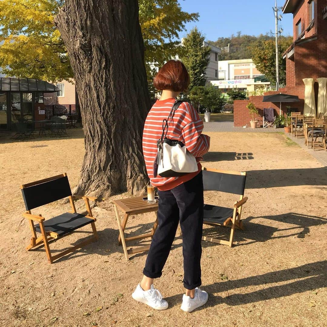 イム・ジヒョンさんのインスタグラム写真 - (イム・ジヒョンInstagram)「요 원피스✨ #땡블리진 코듀로이버젼🐻 #러브미모어 후디맨투가🧡 기다리신 블리님들 잠시후 10시에 업뎃이니 참고해주세용😃❤️_ 날이 많이 추워졌어요, 옷 따뜻하게 입으세요:))🌼_ 이따 10시에 #진숙아사랑해💚 또 다른 이벤트 알려드릴게요! 그럼 오늘도 모두 힘!!!😃💪🏻 #임블리 #imvely #임블리메이드」11月12日 9時33分 - imvely_jihyun