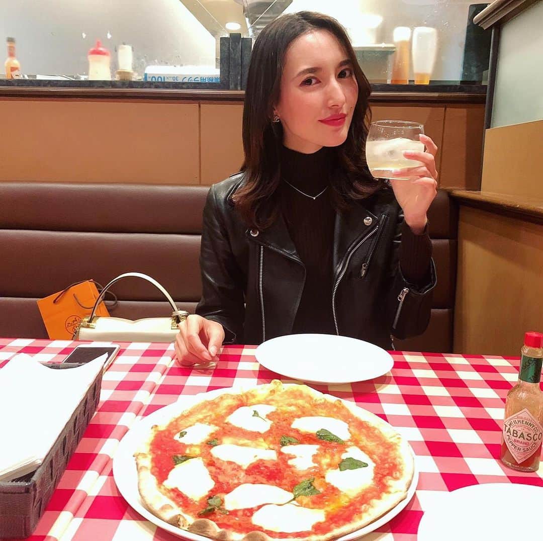 松本リコのインスタグラム：「・ ・ ・ ・ モデル仲間の愛実ちゃんと銀座で ショッピングっ♡ めっちゃ話し合うし、一緒に いると楽しい(*´ω`*) ・ ・ ・ #japanesegirl #japangirl  #japanesemodel #japanmodel #yahoo #お洒落 #インスタグラマー  #インフルエンサー #撮影 #ハーフ顔 #ハーフモデル #fashion #通販モデル #ファッション #楽天 #通販」