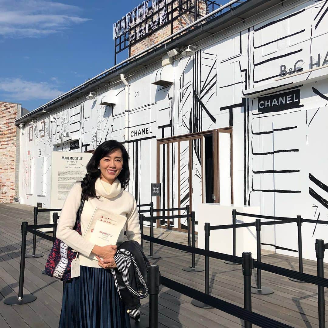 のインスタグラム：「Beautiful exhibition of Chanel’s Madmoiselle Prive in Tokyo, until 12/1 マドモアゼル　プリヴェ展 ガブリエル　シャネルの世界へ 美しさに見惚れました❤️ #mademoiselleprive  #マドモアゼルプリヴェ展」